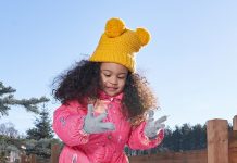 Какой выбрать зимний комбинезон для ребенка?