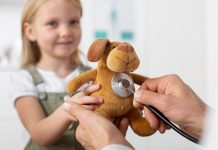 Высококачественные онлайн консультации педиатра: здоровье для вашего ребенка https://ru.freepik.com/free-photo/young-girl-at-the-pediatrician-for-a-consultation-with-her-doctor_20553674.htm#fromView=search&page=1&position=4&uuid=d58a8f73-138f-4265-b8b0-39550bcd3e6e