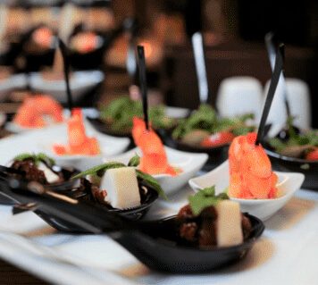 Приветственный фуршет: идеи для качественного праздника