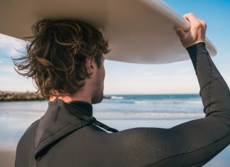 https://ru.freepik.com/free-photo/portrait-of-young-surfer-at-the-beach-holding-up-his-surfboard-and-wearing-a-black-surfing-suit-sport-and-water-sport-concept_9882666.htm#fromView=search&page=1&position=2&uuid=80f034c6-cacf-4367-a2e7-38e8461265a2