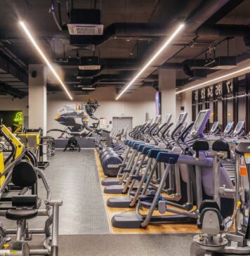 Как фитнес-клуб помогает справиться со стрессом и эмоциональным напряжением